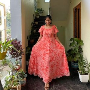 🎨🎨NEW CATALOGUE 🎨🎨 💃Our NewGeorgette GOWN 💃
🏵🏵FABRIC:Georgette with